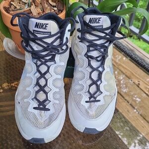 Nike White and Black Mesh Sneakers